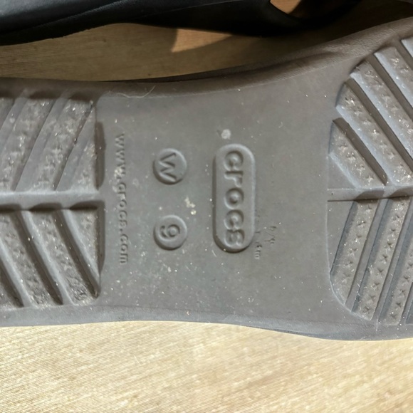 CROCS Sz 9 Sanrah Lightweight Cross Strap Low Platform Slip On Slides - Picture 8 of 8